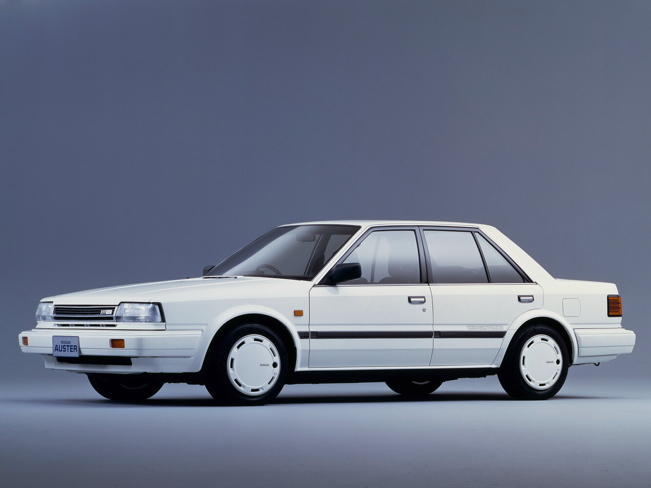 Nissan Auster III (1985-1990) - Седан