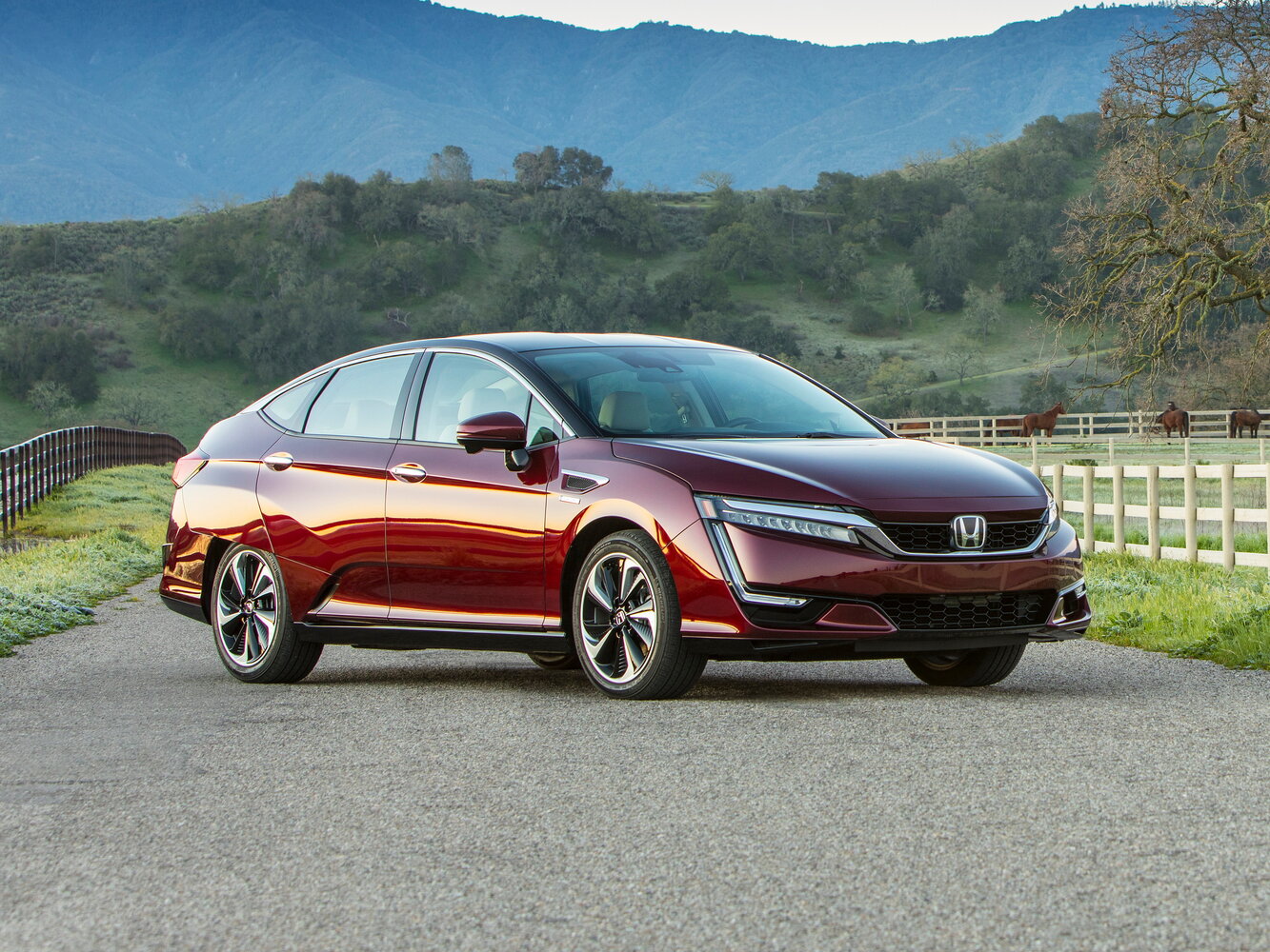 Honda Clarity II (2016-2021) - Седан