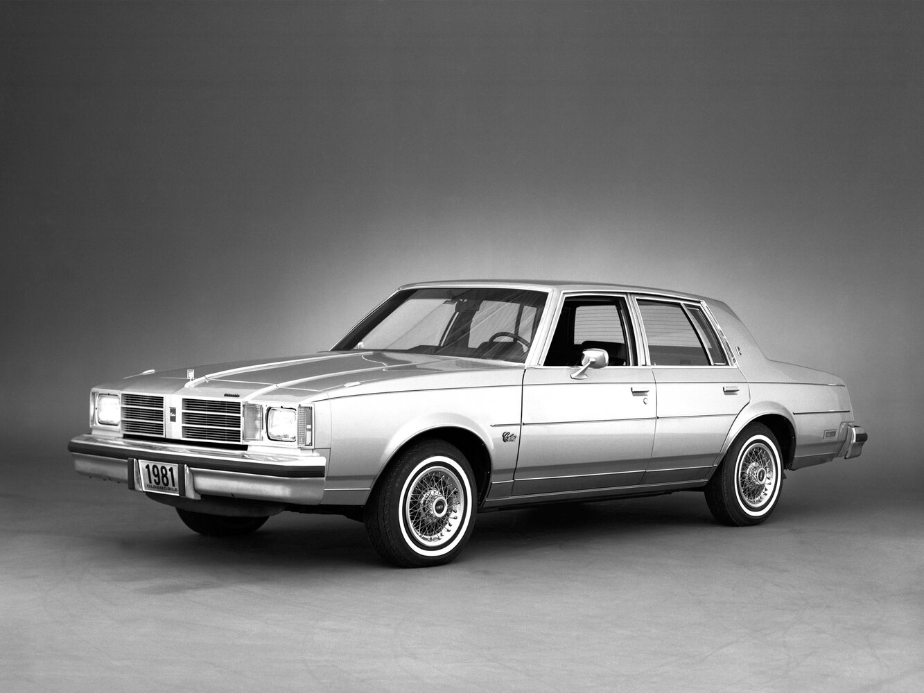 Oldsmobile Cutlass V (1978-1988) - Седан