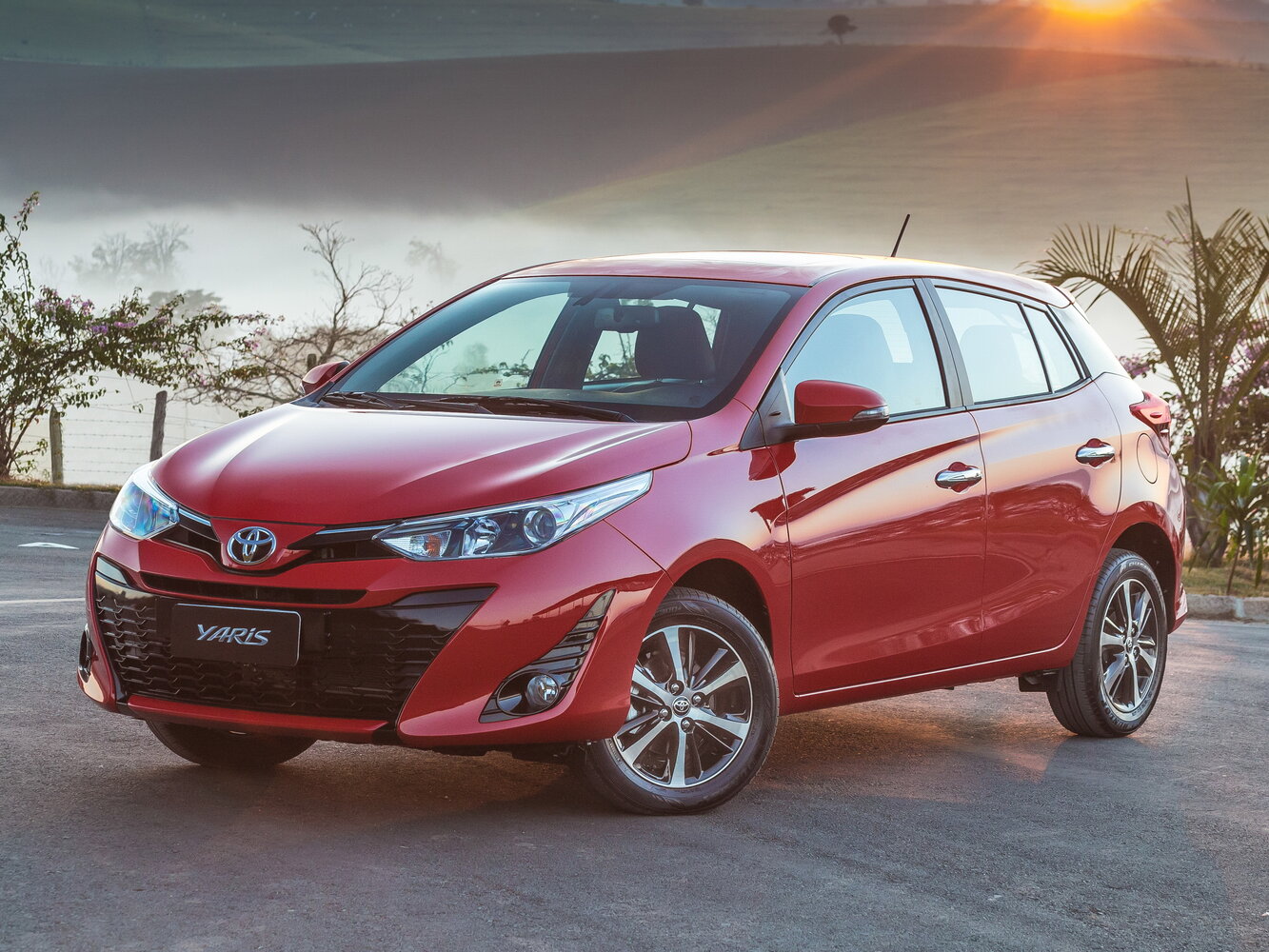 Toyota Yaris XP150 (2013-2026) - Хэтчбек 5 дв.