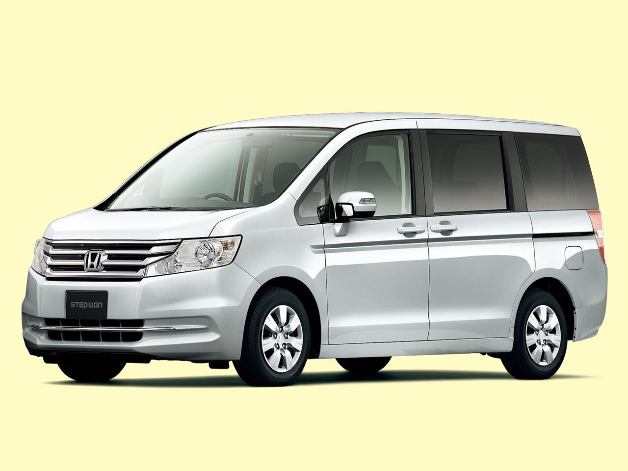 Honda Stepwgn IV (2009-2015) - Минивэн