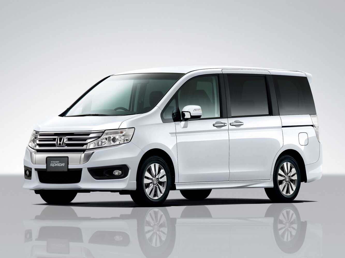 Honda Stepwgn IV (2009-2015) - Минивэн Spada