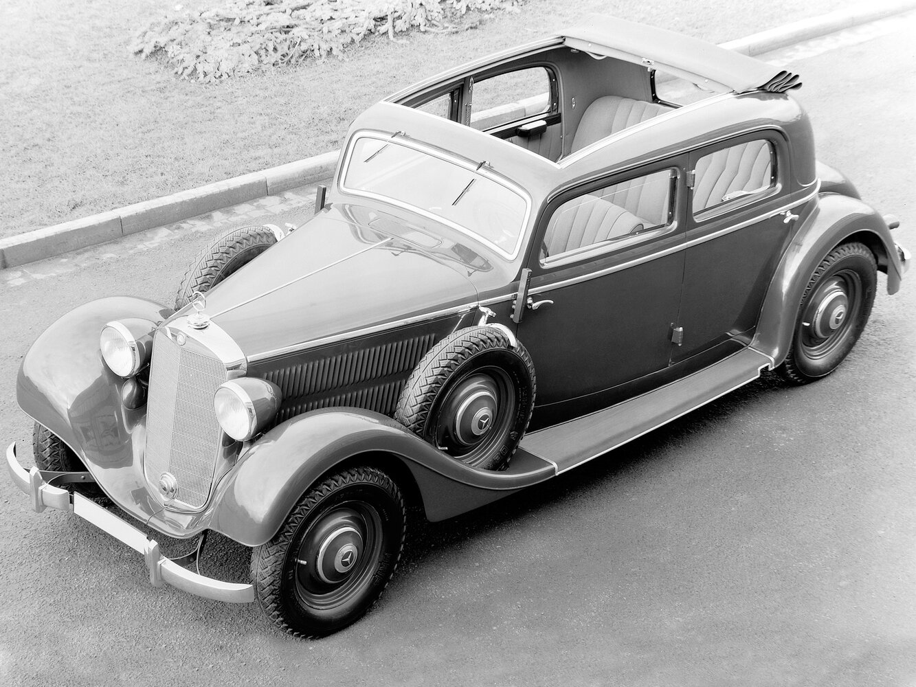 Mercedes-Benz W142 I (1937-1942) - Седан