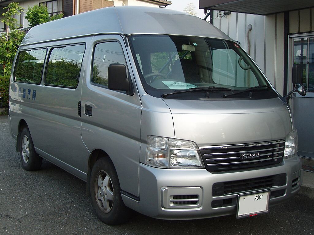 Isuzu Fargo E25 (2001-2002) - Минивэн