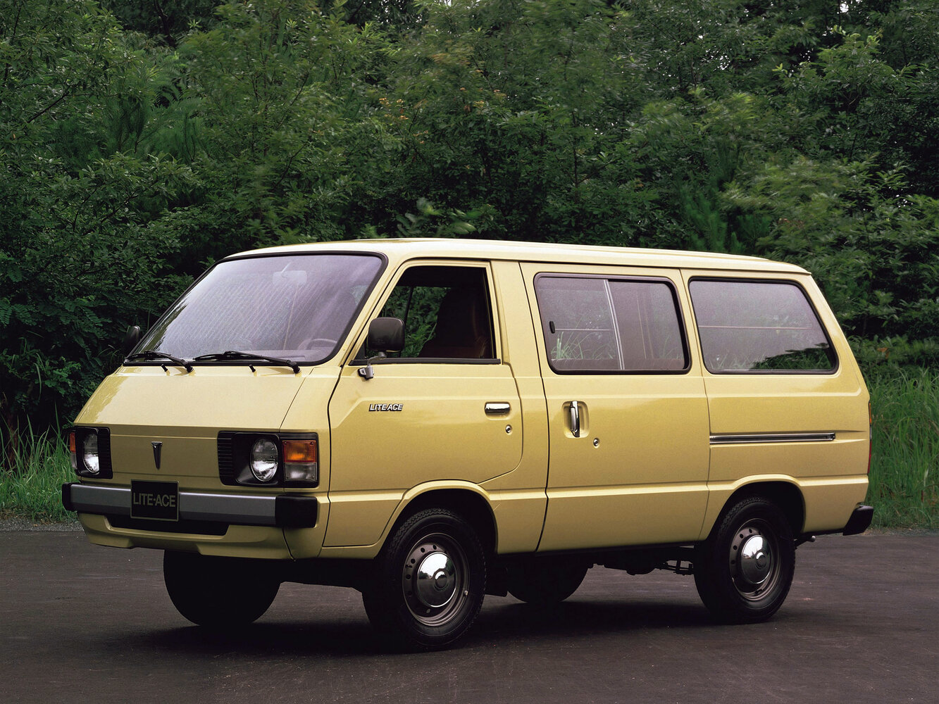 Toyota Lite Ace II (1979-1985) - Минивэн