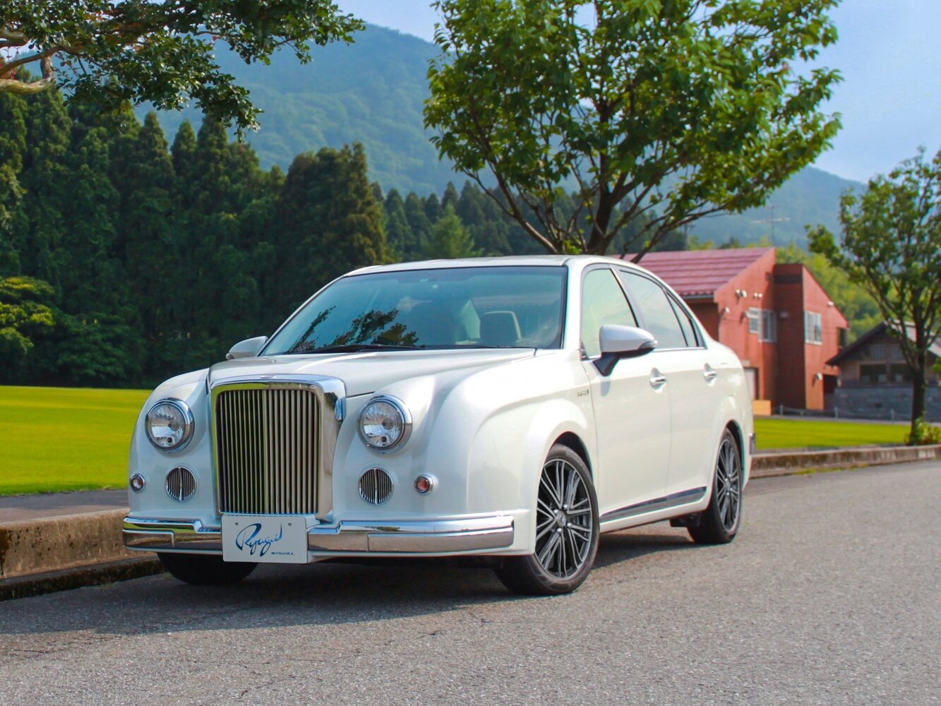 Mitsuoka Ryugi I (2015-2026) - Седан