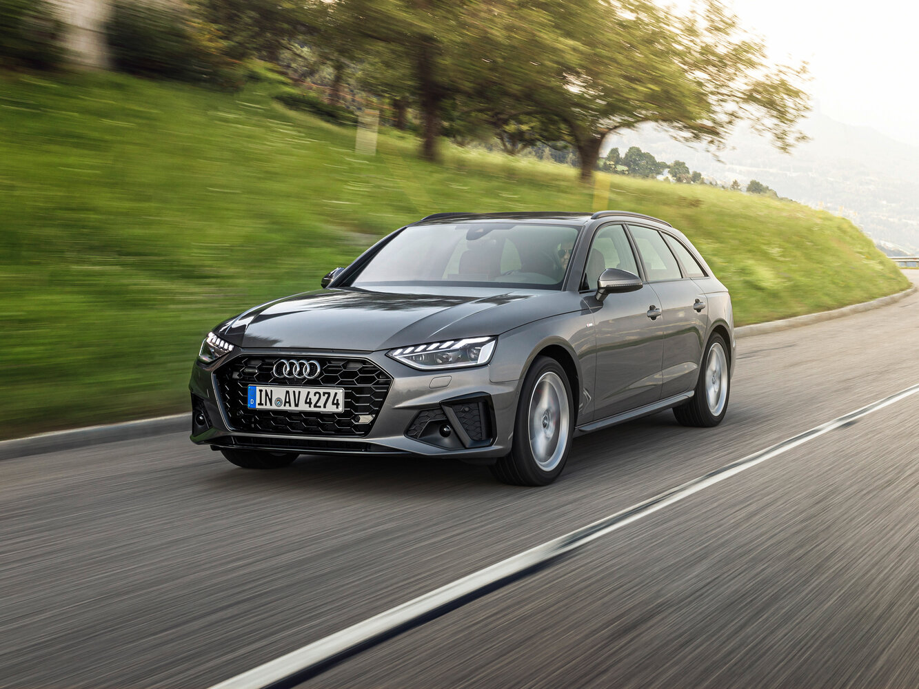 Audi A4 V (2015-2025) - Универсал 5 дв.