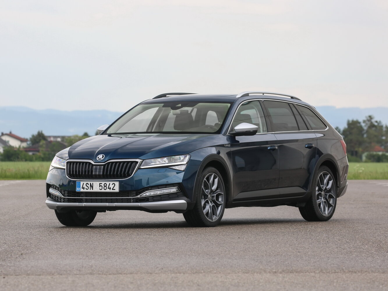 Skoda Superb III (2015-2026) - Универсал 5 дв. Scout