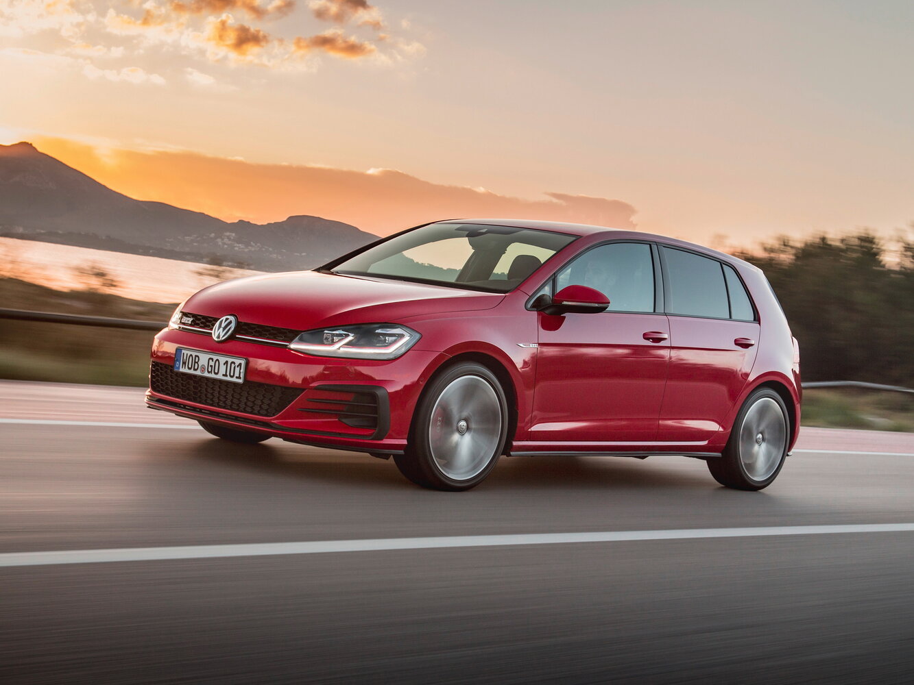 Volkswagen Golf GTI VII (2013-2020) - Хэтчбек 5 дв.