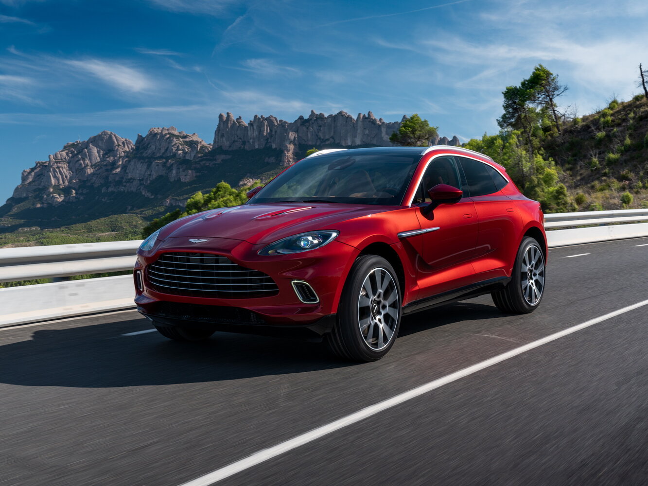 Aston Martin DBX I (2020-2026) - Внедорожник 5 дв.