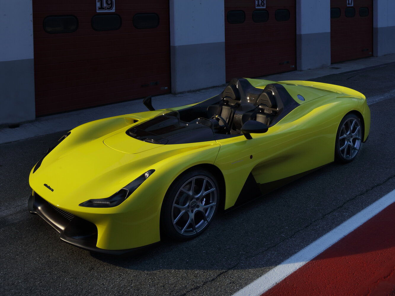 Dallara Stradale I (2017-2026) - Спидстер
