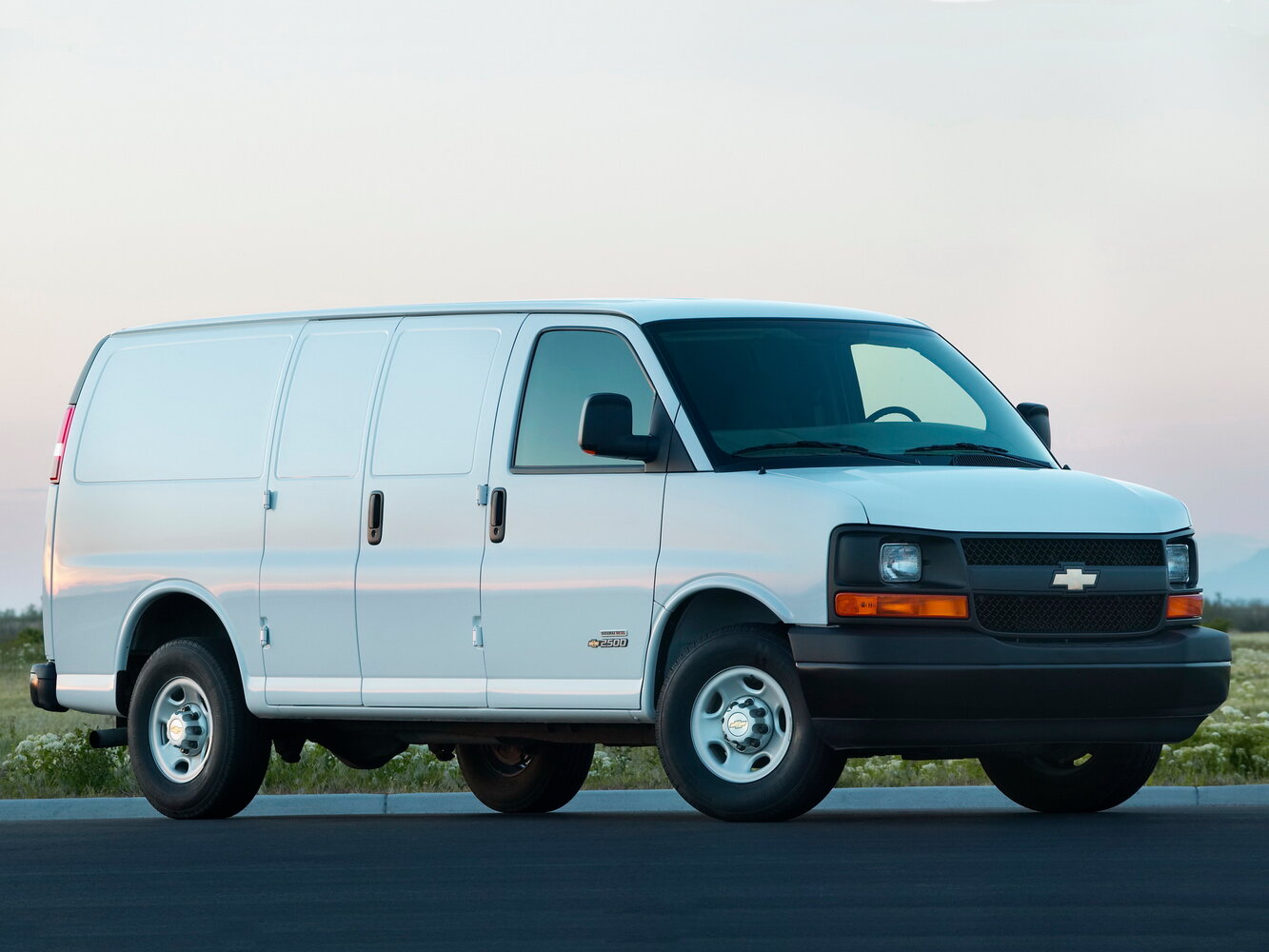 Chevrolet Express II (2002-2026) - Фургон