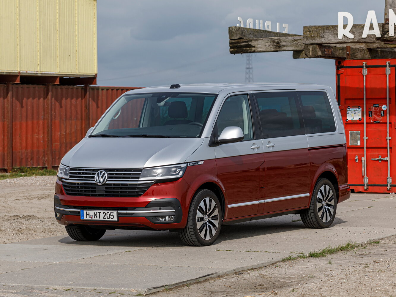 Volkswagen Multivan T6 (2015-2026) - Минивэн