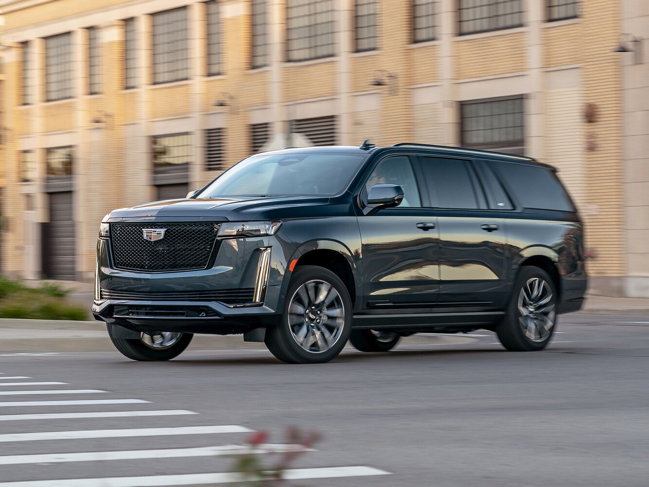 Cadillac Escalade V (2020-2026) - Внедорожник 5 дв. ESV