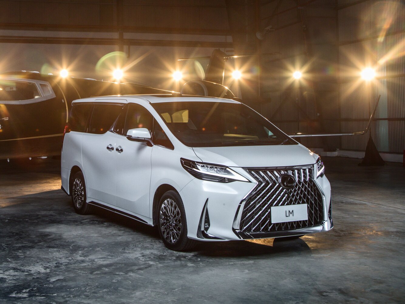 Lexus LM I (2019-2023) - Минивэн