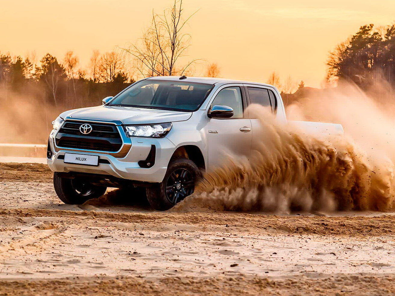 Toyota Hilux VIII (2015-2026) - Пикап Двойная кабина
