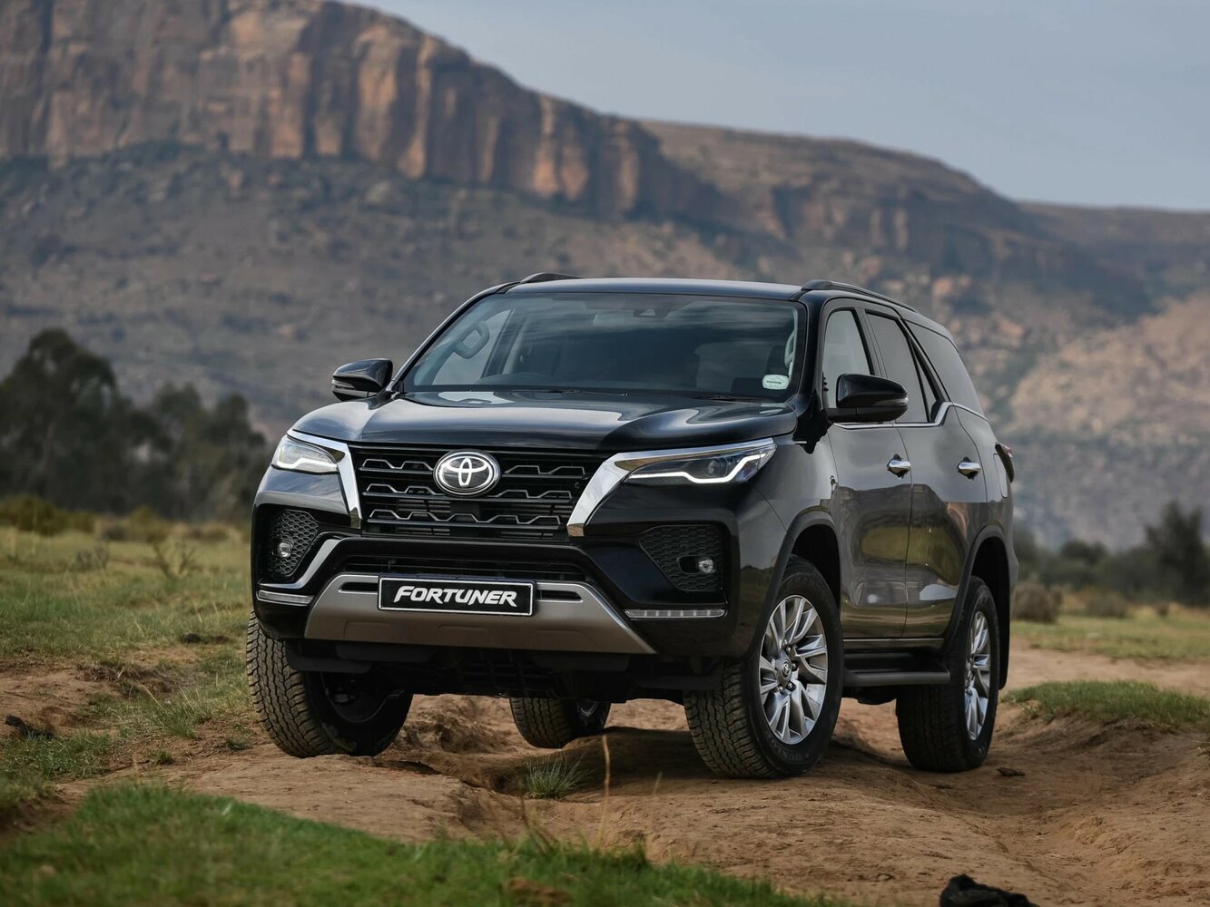 Toyota Fortuner II (2015-2026) - Внедорожник 5 дв.