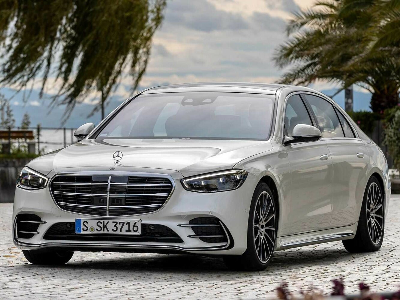 Mercedes-Benz S-Класс VII (2020-2026) - Седан