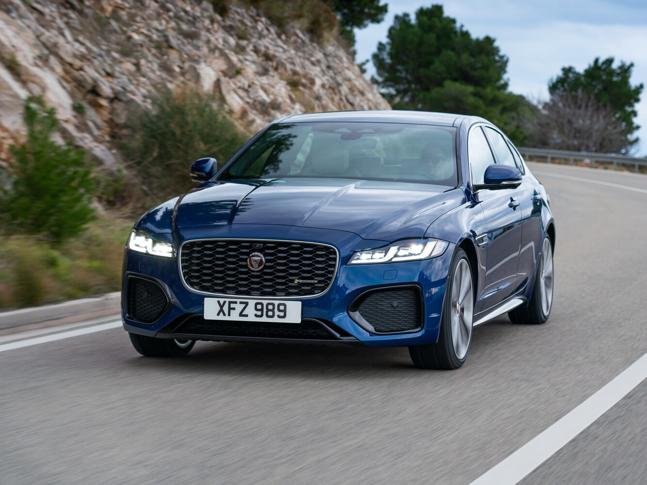 Jaguar XF II (2015-2024) - Седан