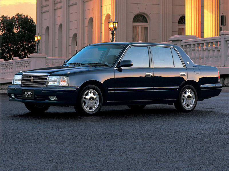 Toyota Crown XS10 (2001-2017) - Седан