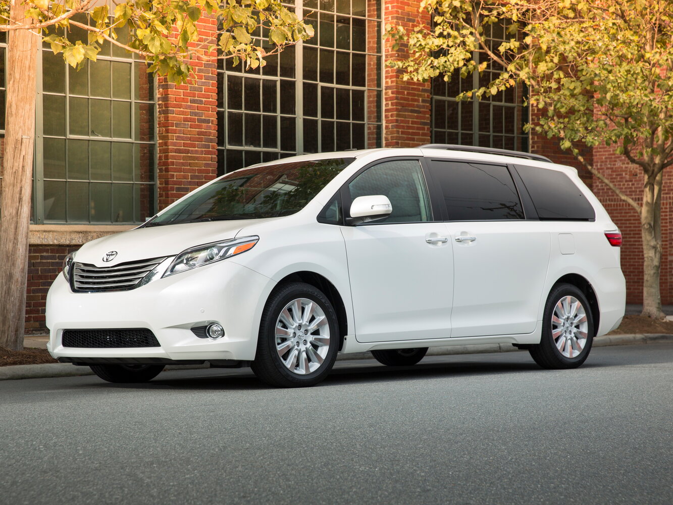 Toyota Sienna III (2010-2020) - Минивэн
