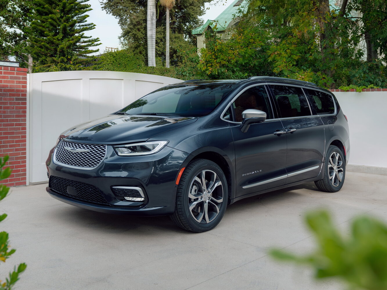 Chrysler Pacifica RU (2016-2026) - Минивэн
