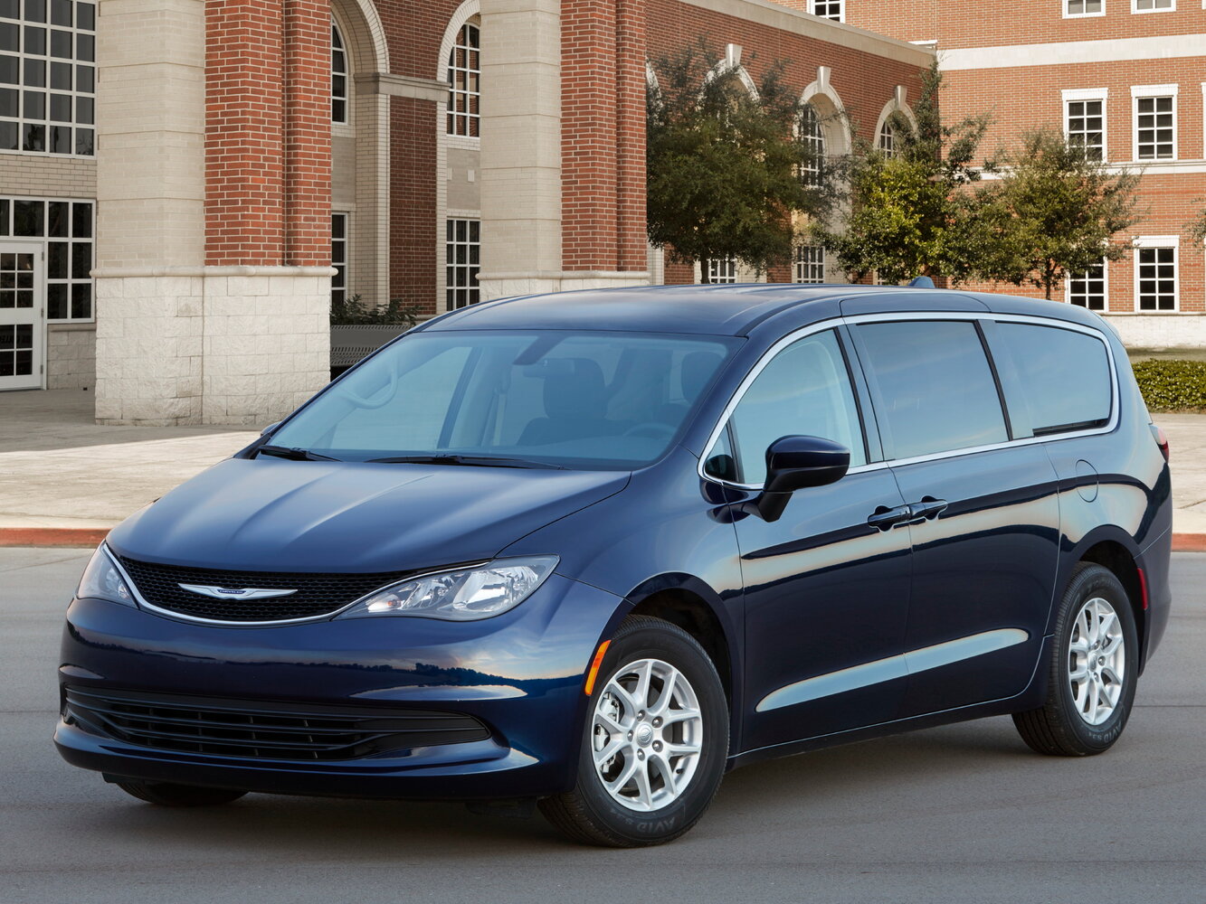 Chrysler Voyager VI (2019-2026) - Минивэн