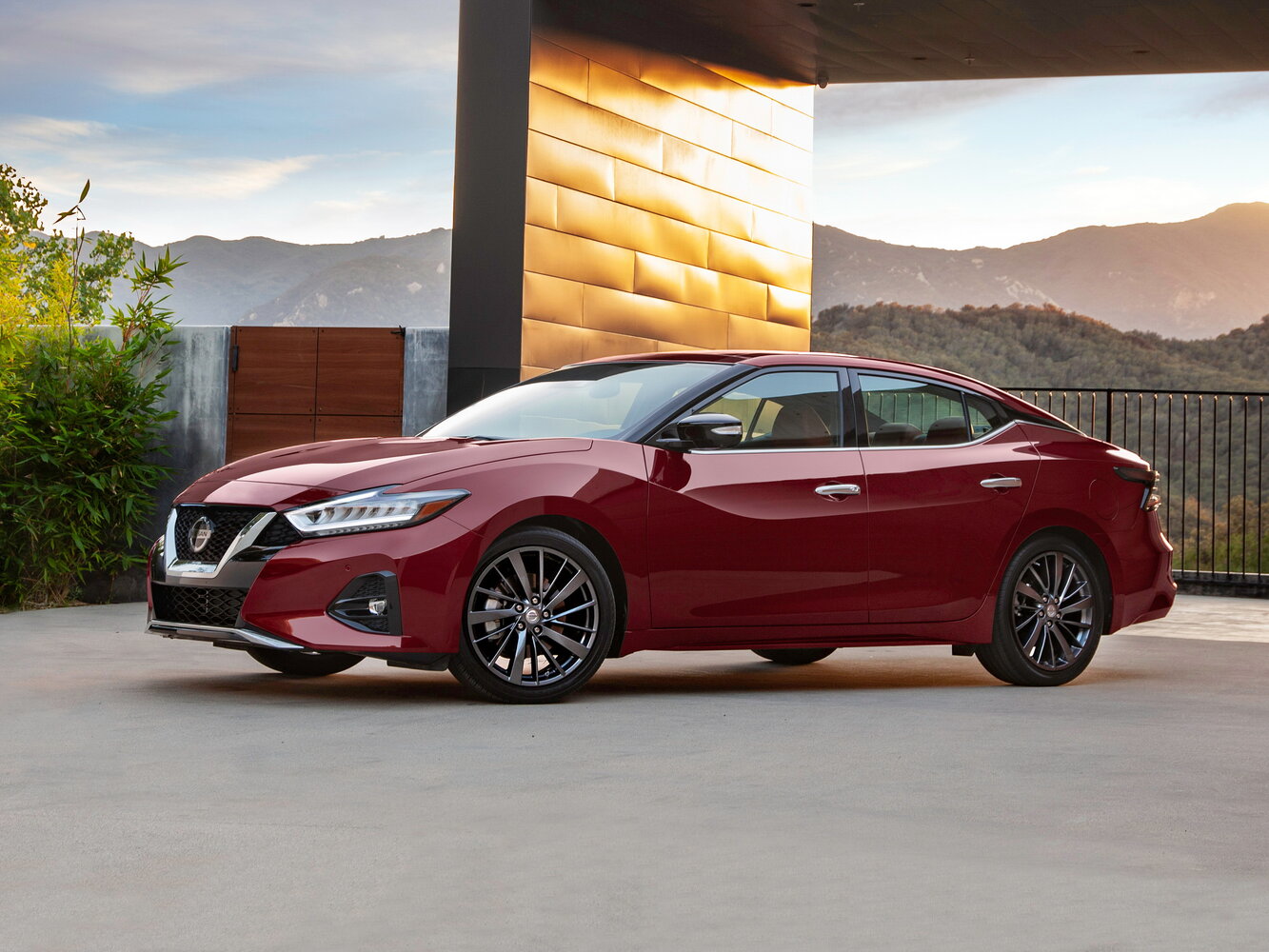 Nissan Maxima VIII (2015-2023) - Седан