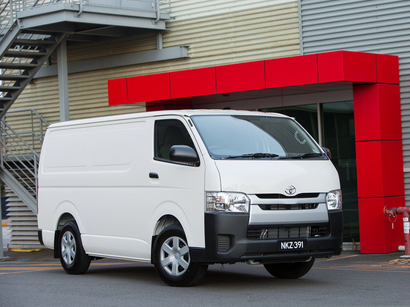 Toyota HiAce H200 (2004-2026) - Фургон