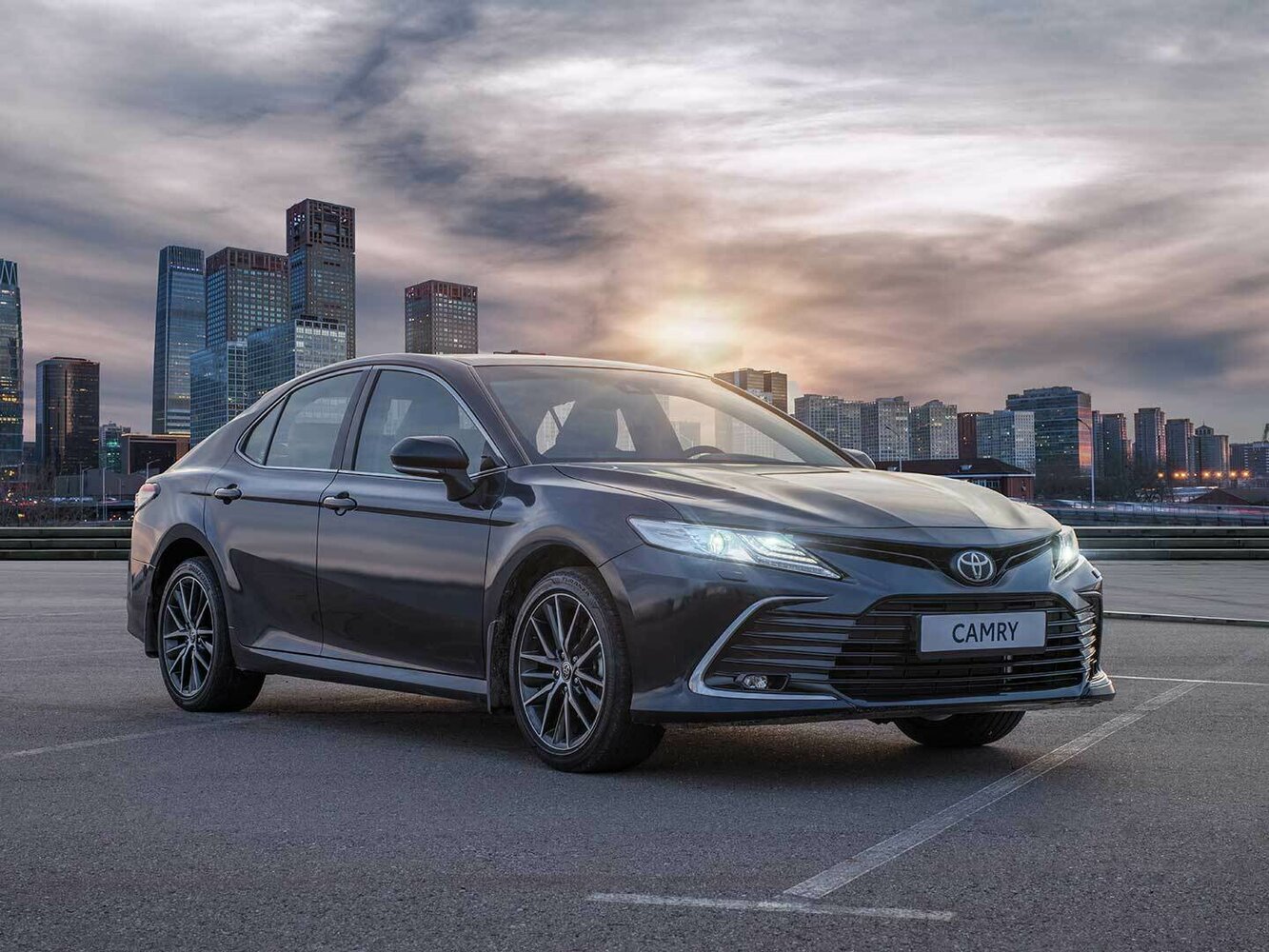 Toyota Camry VIII (2017-2026) - Седан
