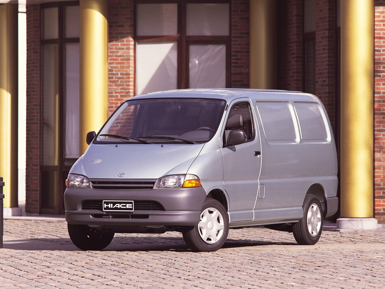 Toyota HiAce XH10 (1995-2012) - Фургон