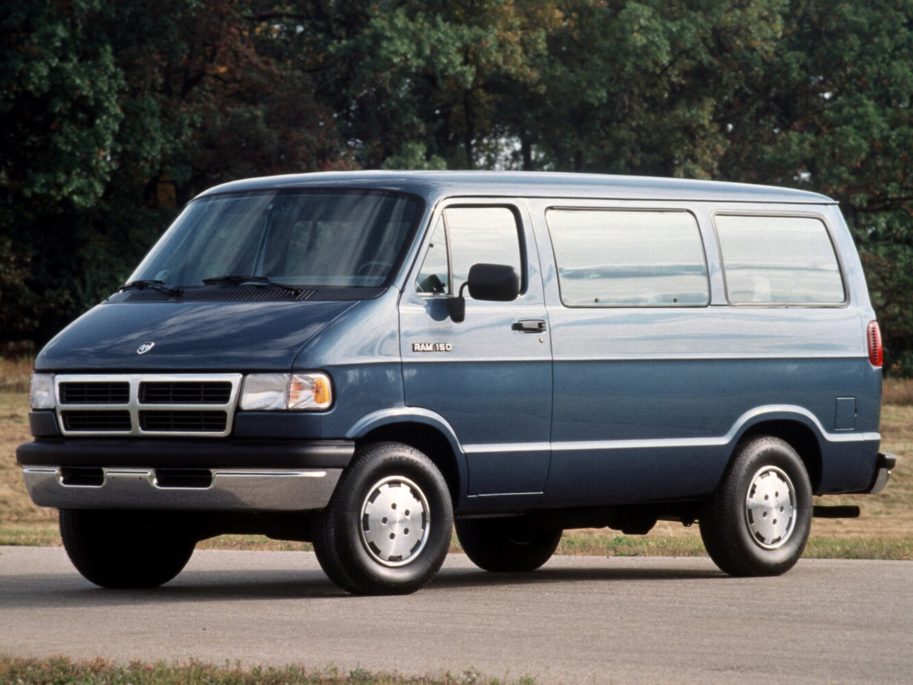 Dodge RAM Van III (1993-2003) - Минивэн