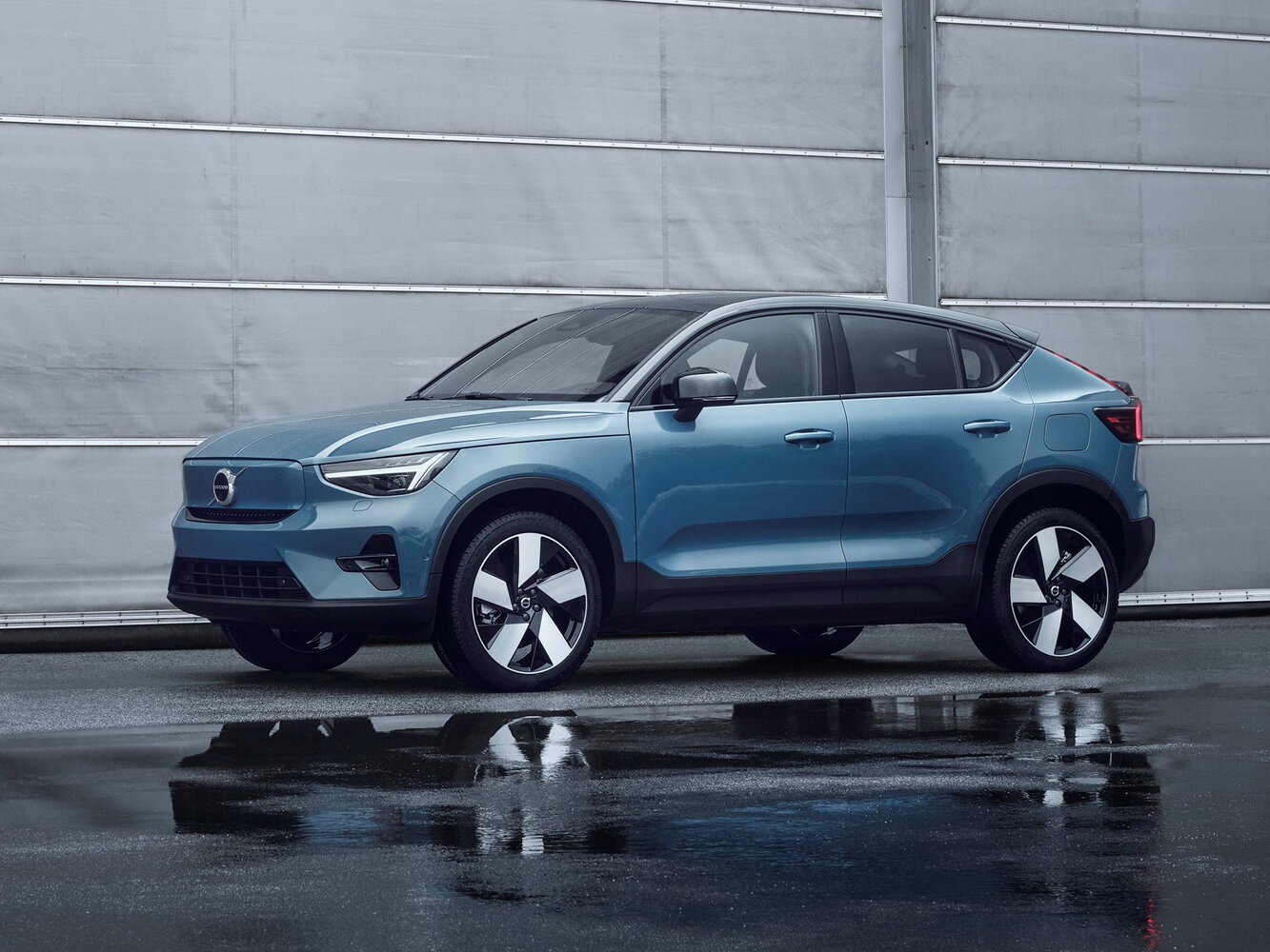 Volvo C40 I (2021-2024) - Внедорожник 5 дв.