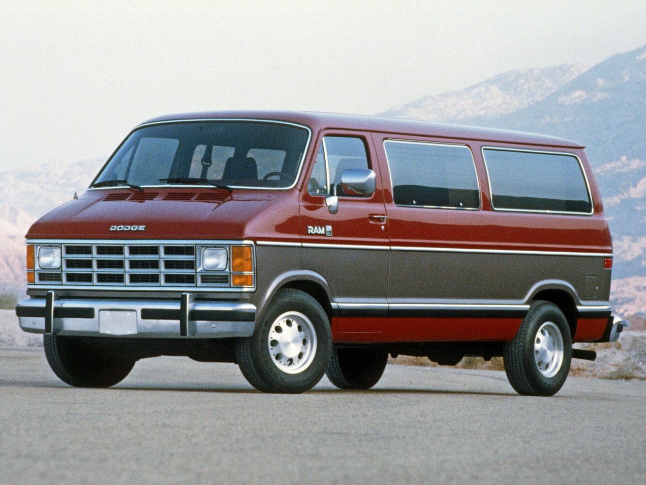 Dodge RAM Van II (1979-1993) - Минивэн