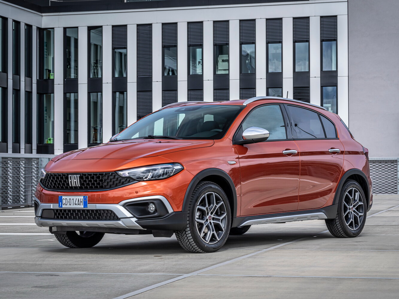 Fiat Tipo 356 (2015-2026) - Хэтчбек 5 дв. Cross