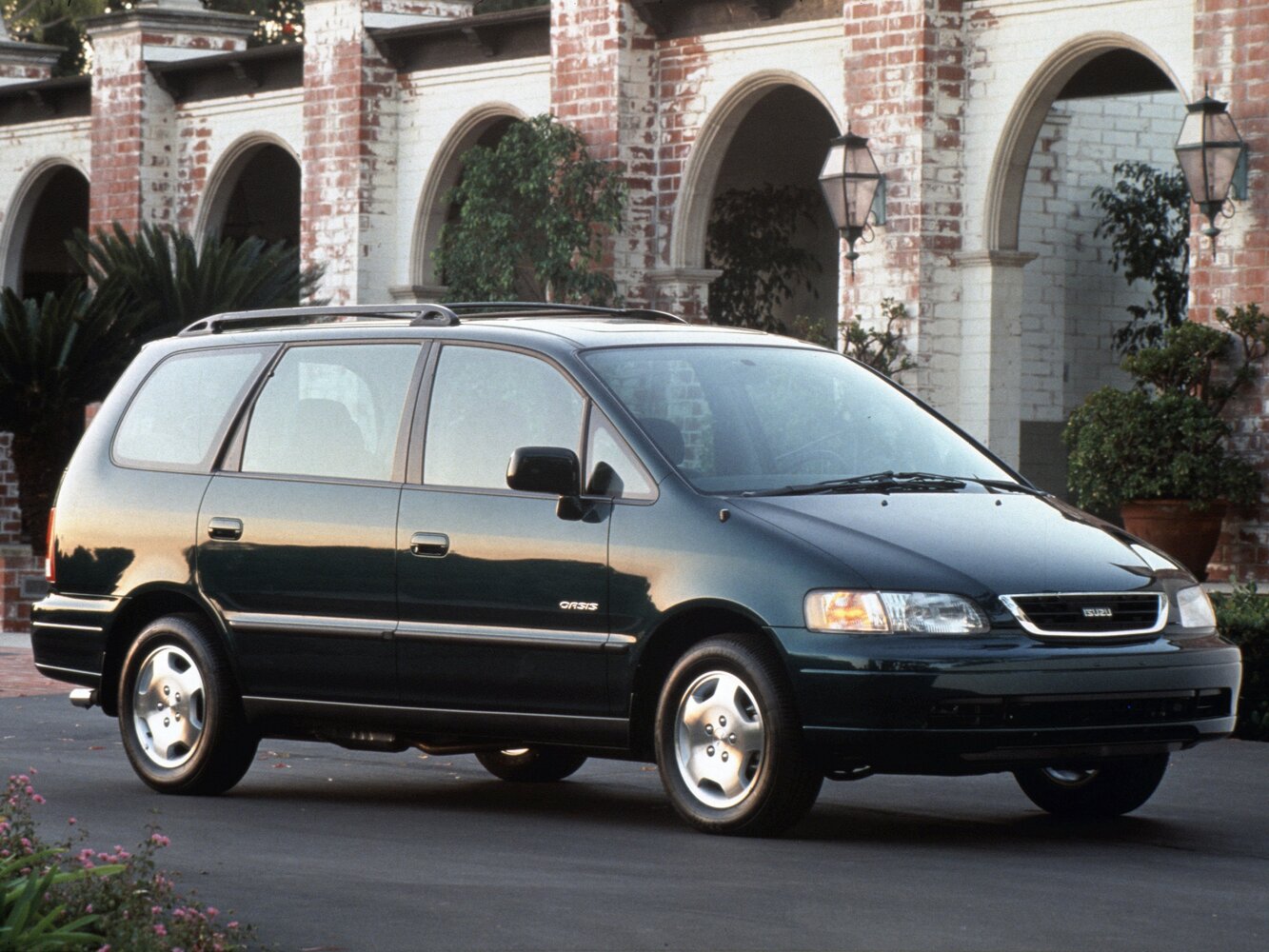Isuzu Oasis I (1995-1999) - Компактвэн