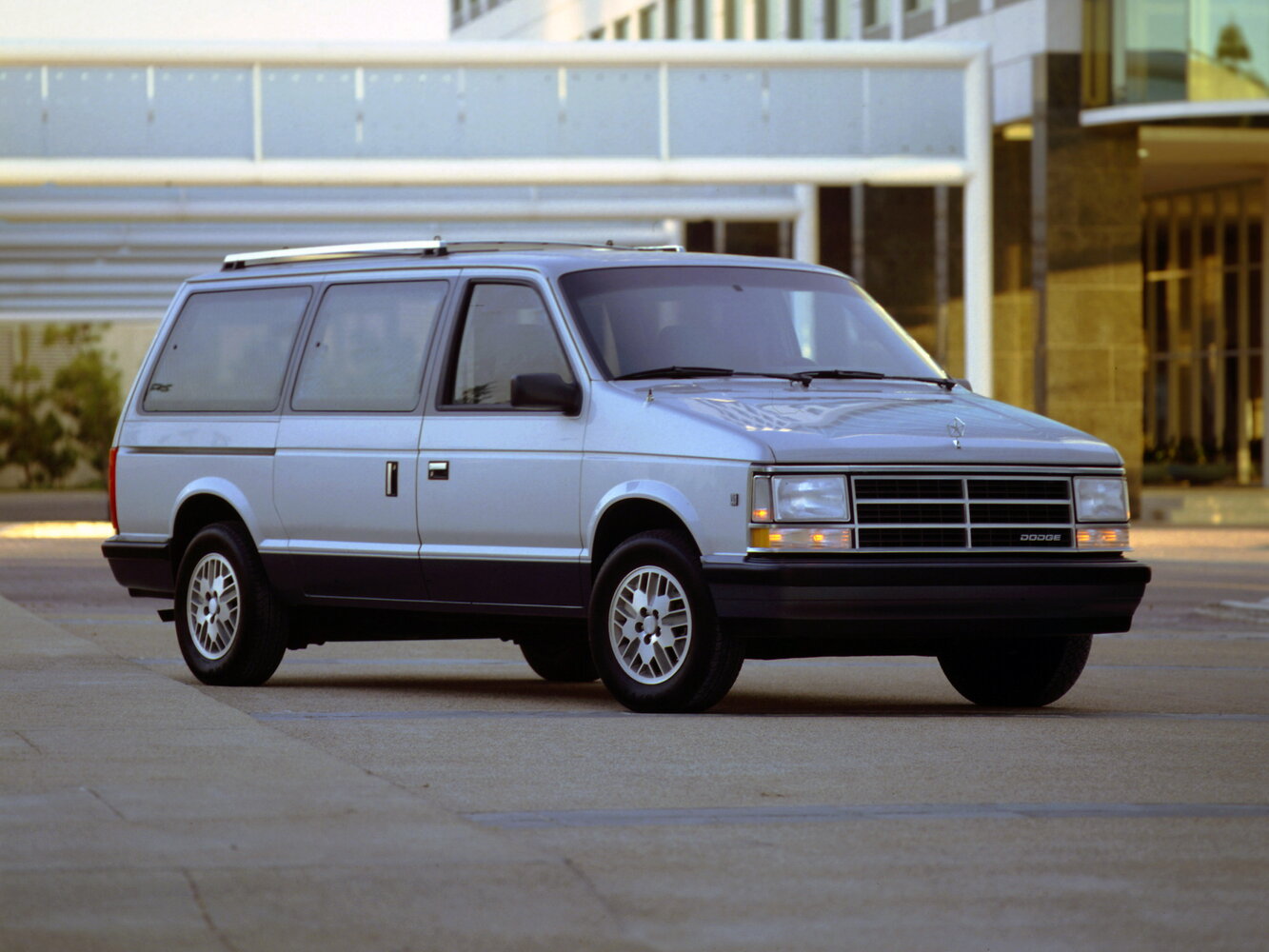 Dodge Caravan I (1984-1990) - Минивэн Grand