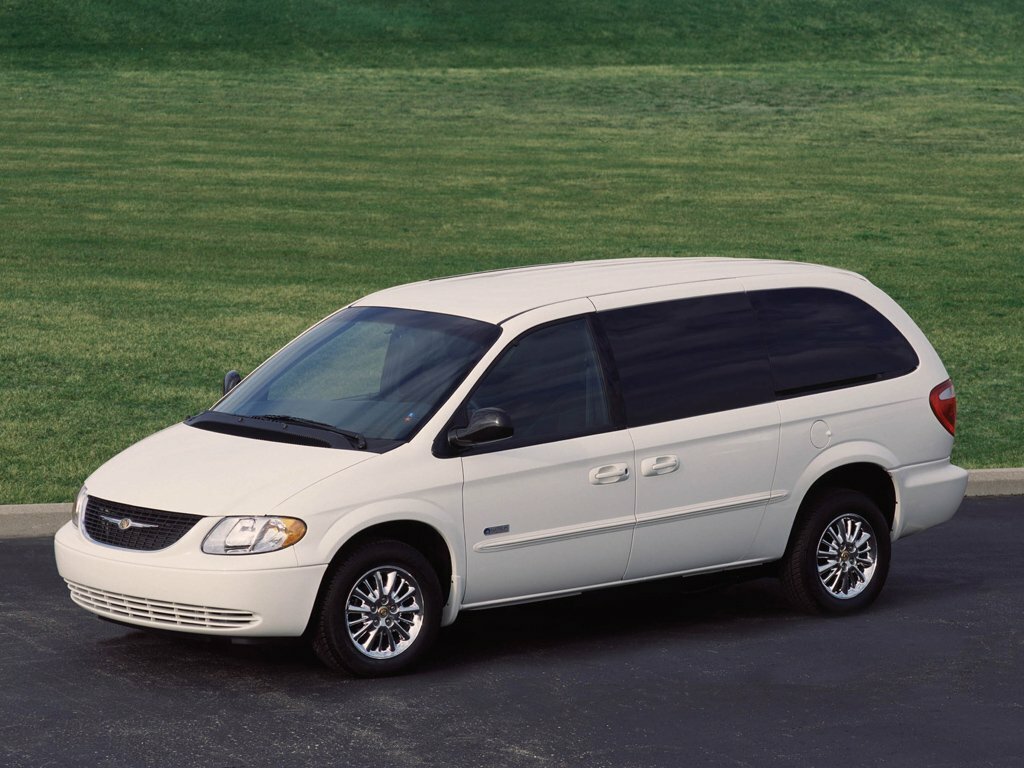 Chrysler Town & Country IV (2000-2007) - Минивэн