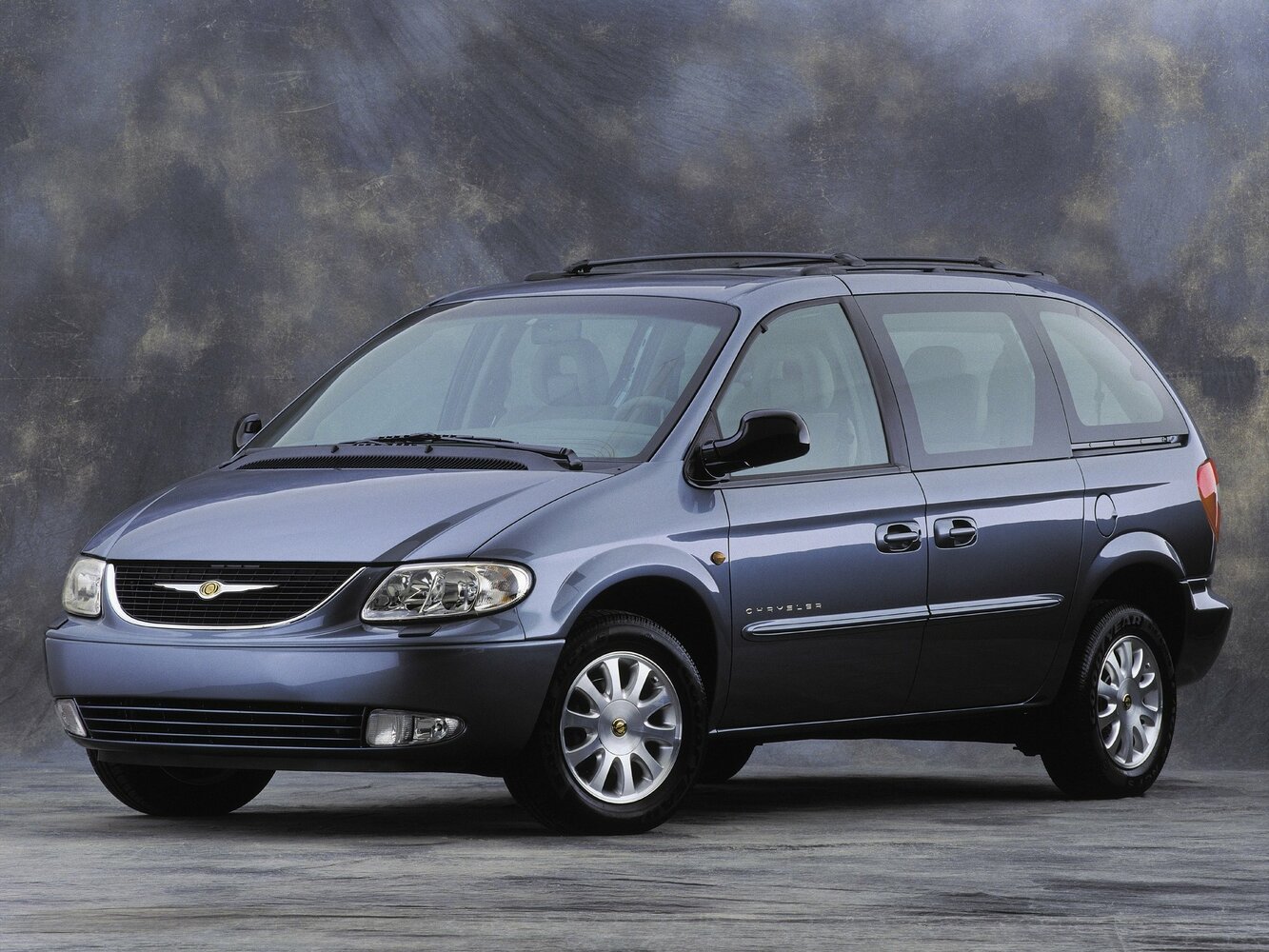 Chrysler Voyager IV (2000-2008) - Минивэн