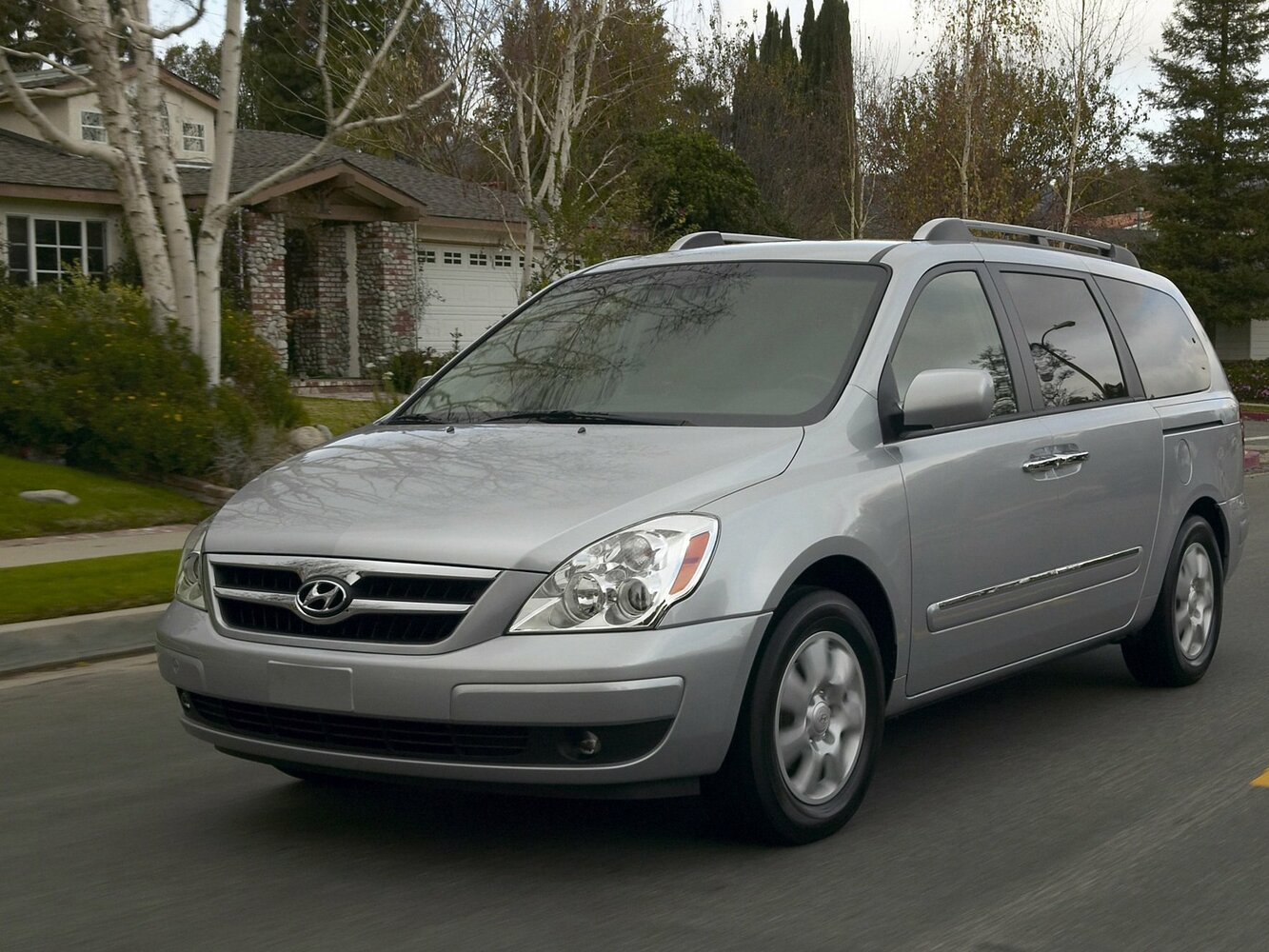 Hyundai Entourage I (2006-2009) - Минивэн