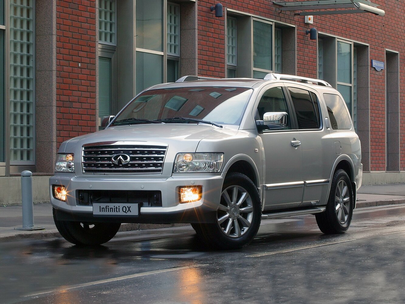 Infiniti QX56 I (2004-2010) - Внедорожник 5 дв.