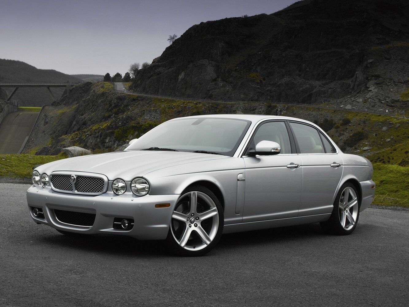 Jaguar XJ III (2003-2009) - Седан