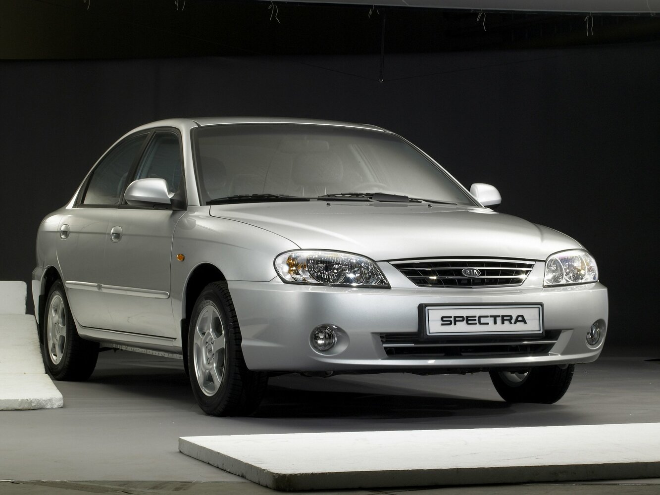 Kia Spectra I (2000-2011) - Седан