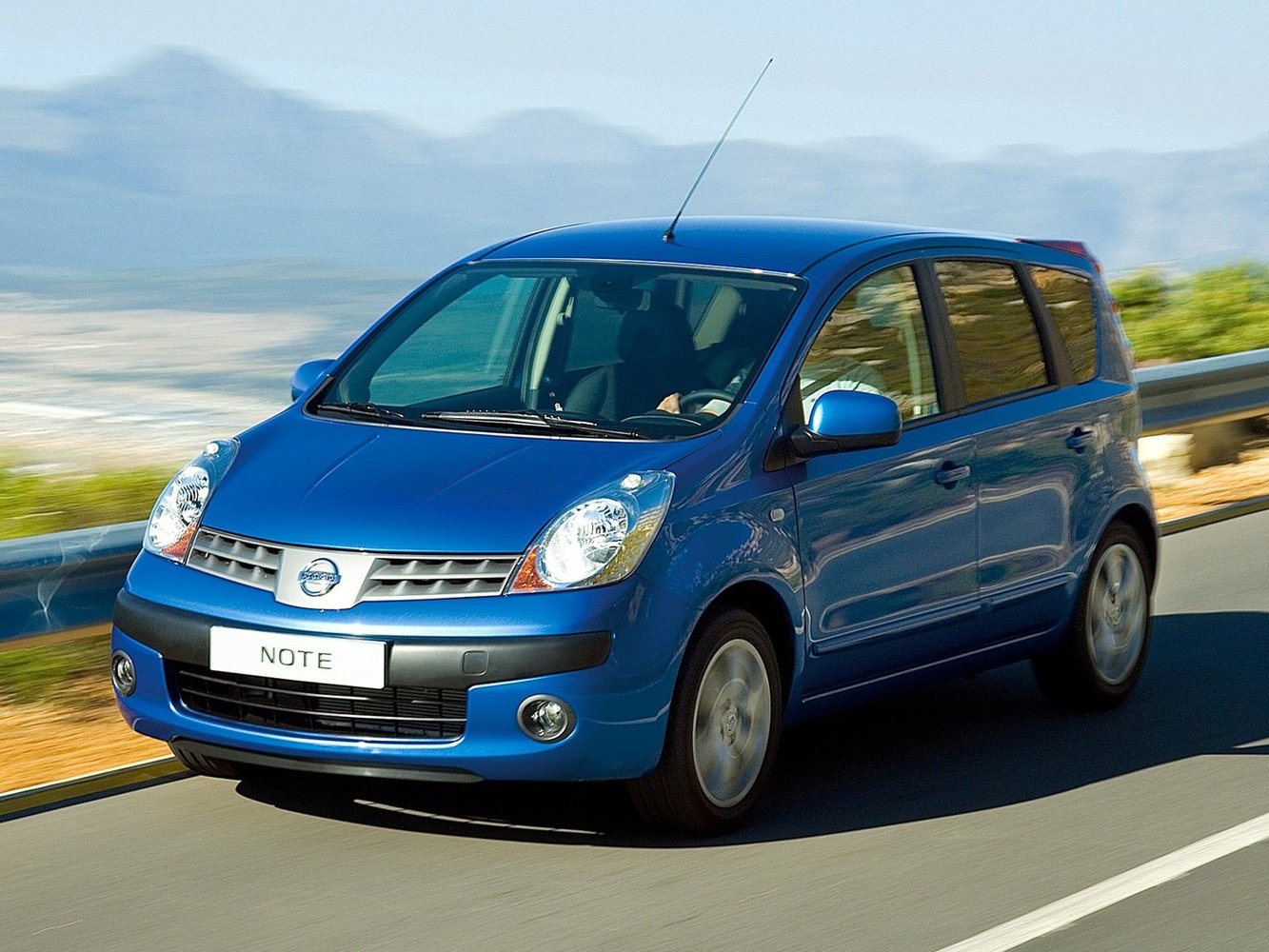 Nissan Note I (2005-2013) - Хэтчбек 5 дв.