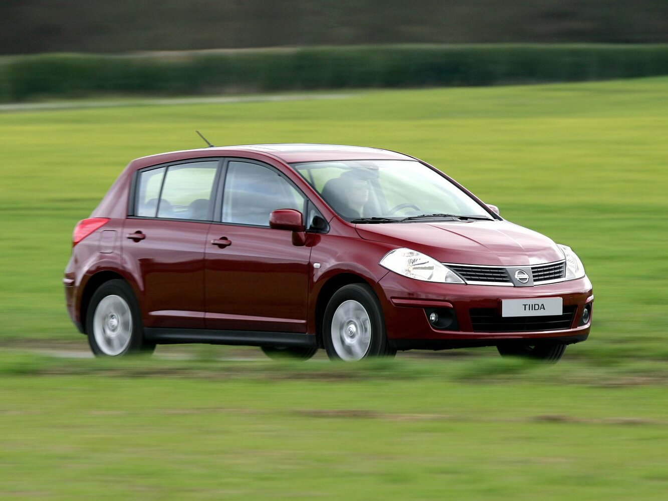 Nissan Tiida I (2004-2013) - Хэтчбек 5 дв.