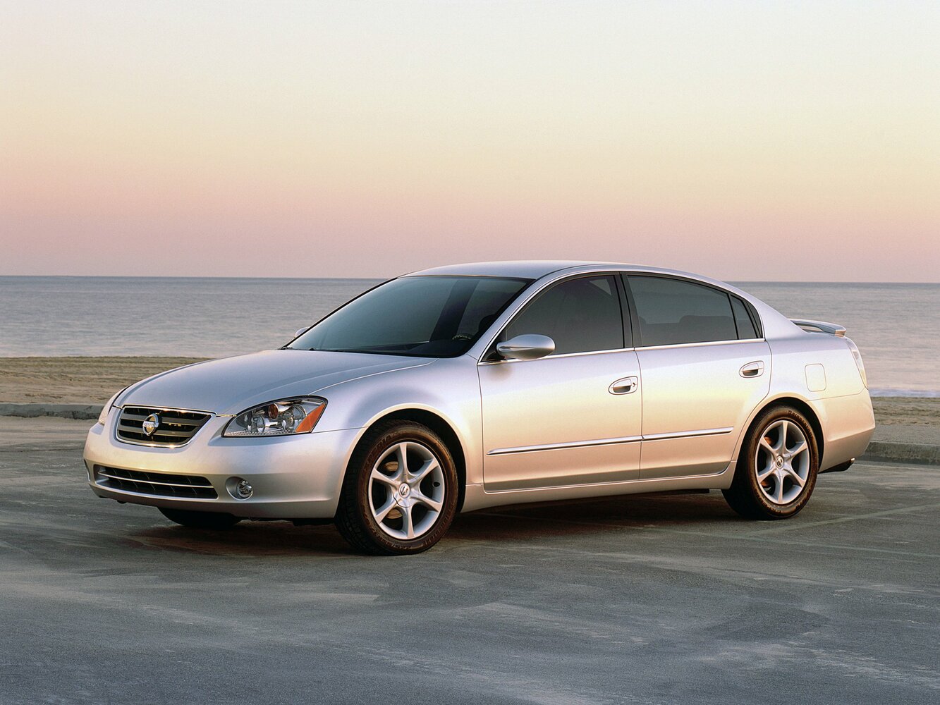 Nissan Altima III (2001-2006) - Седан