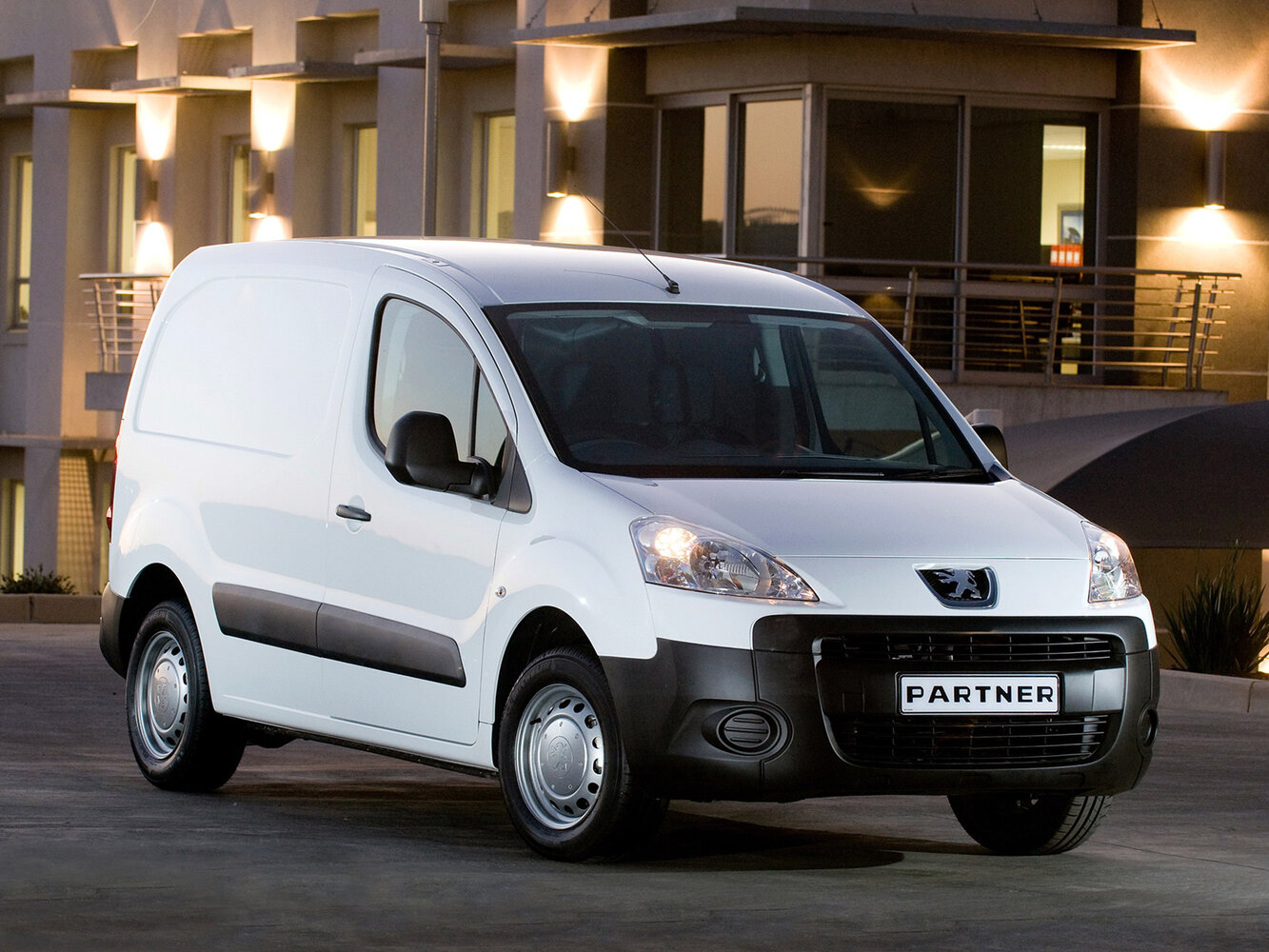 Peugeot Partner II (2008-2026) - Фургон