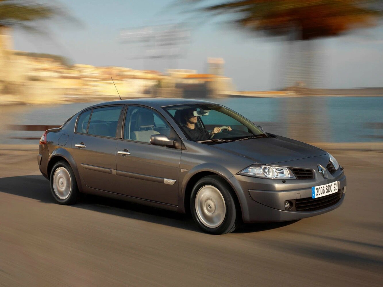 Renault Megane II (2002-2009) - Седан