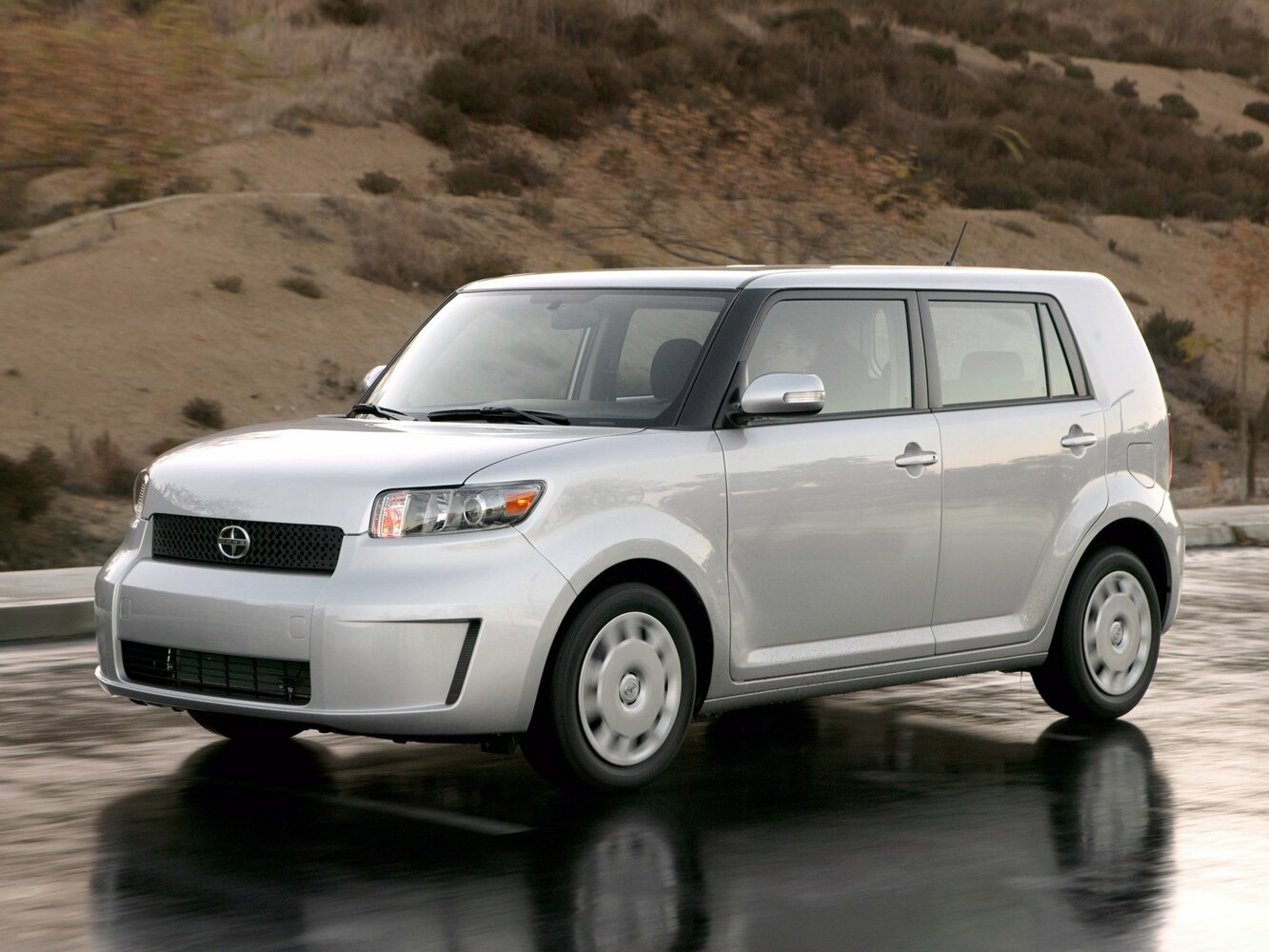Scion xB II (2007-2015) - Компактвэн