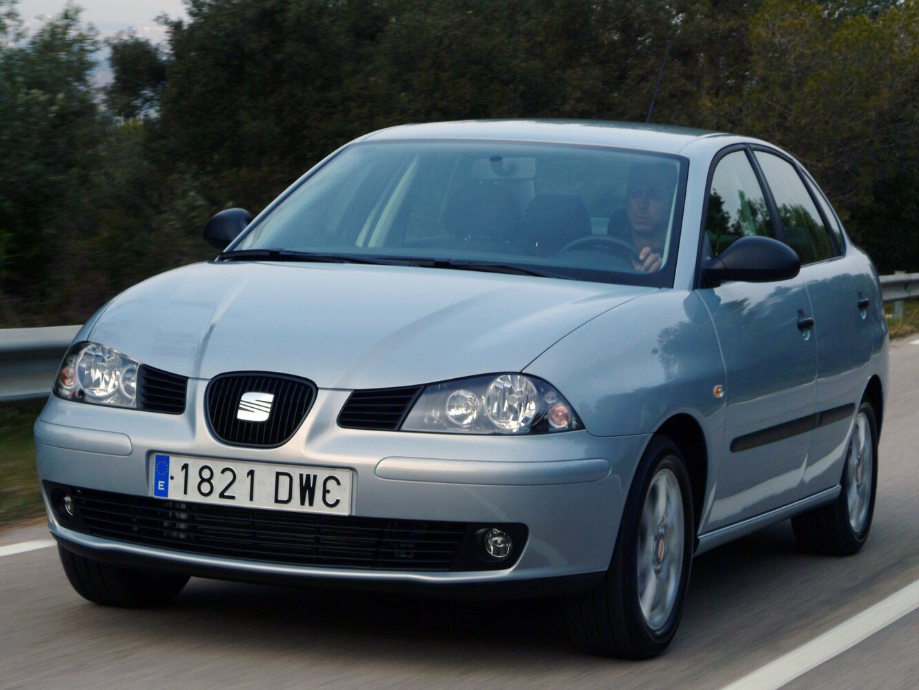 SEAT Cordoba II (2003-2009) - Седан